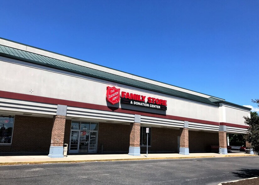 9830-9860 Telegraph Rd, Taylor, MI for lease - Building Photo - Image 3 of 5