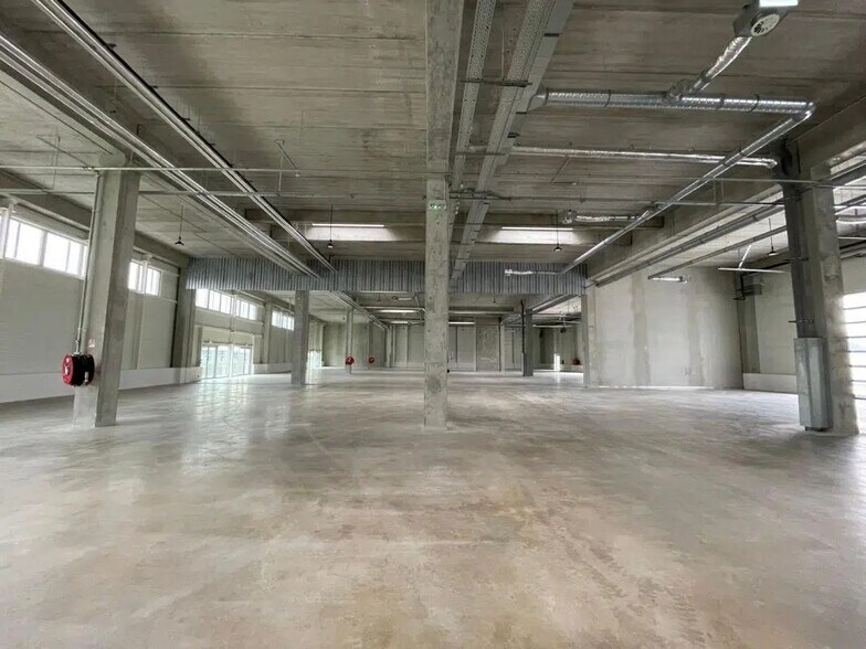 Industrial in Vitry-sur-Seine for lease - Building Photo - Image 2 of 22