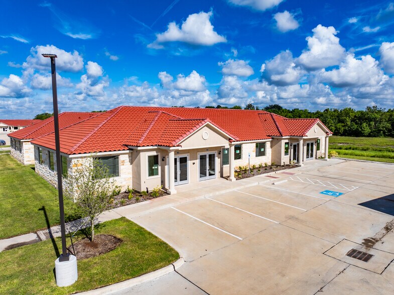 2743 Smith Ranch Rd, Pearland, TX for lease - Building Photo - Image 2 of 11