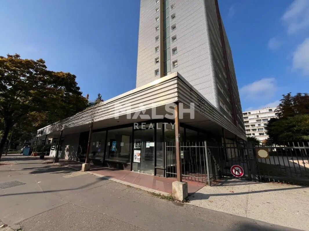 Retail in Villeurbanne for lease Building Photo- Image 1 of 9