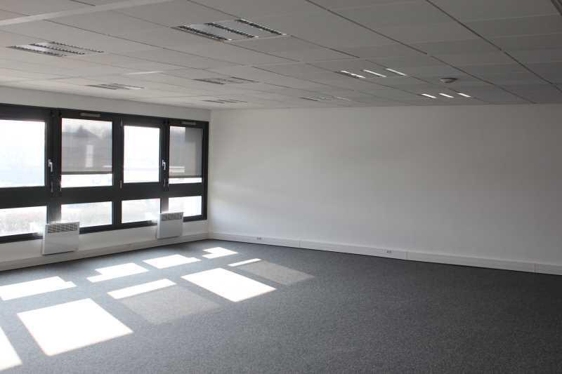 3 Avenue Le Verrier, Trappes for lease - Interior Photo - Image 3 of 6