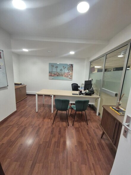 Office in Marseille for sale - Interior Photo - Image 3 of 7