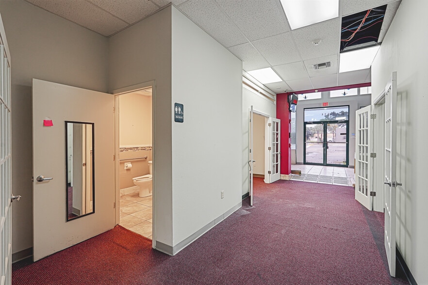 524 9th St W, Bradenton, FL for lease - Building Photo - Image 3 of 15