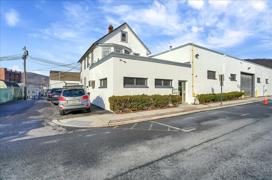 7 Suffern Pl, Suffern, NY for sale - Building Photo - Image 1 of 1