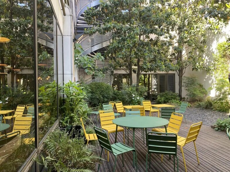 Office in Levallois-Perret for sale - Building Photo - Image 2 of 13