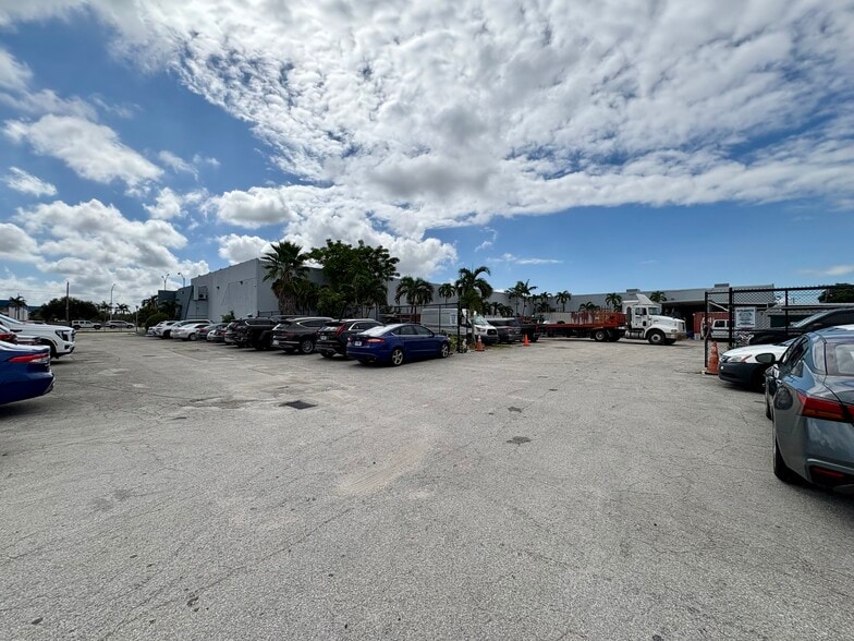 4401 Nw 167th St, Miami Gardens, FL for lease - Building Photo - Image 2 of 10