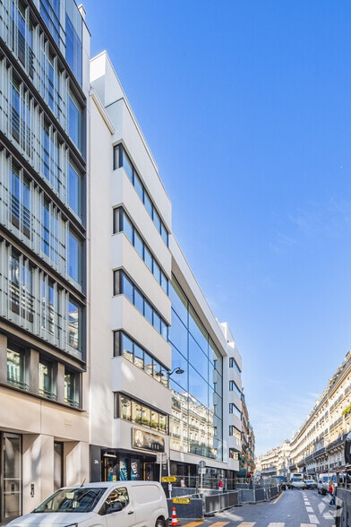 32-34 rue Marbeuf, Paris for lease - Building Photo - Image 2 of 6