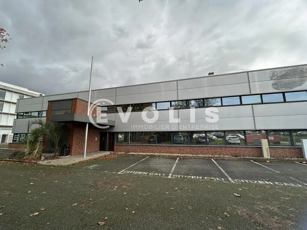 Location Bureaux 489 m² - Photo 1