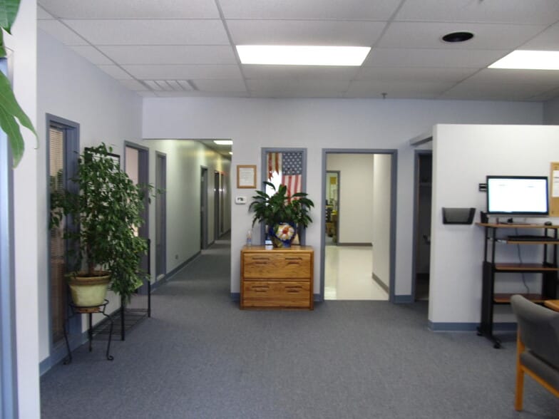 1665 Quincy Ave, Naperville, IL for lease - Interior Photo - Image 2 of 10