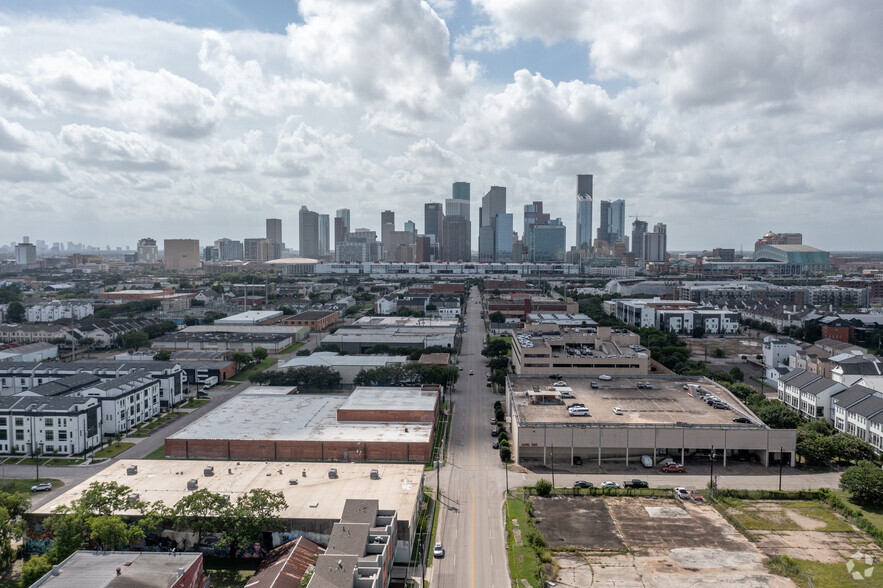 2929 Mckinney St, Houston, TX for lease - Aerial - Image 1 of 6