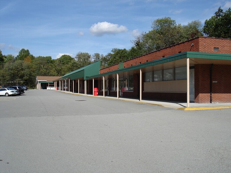 500 Garden City Dr, Monroeville, PA for lease - Building Photo - Image 1 of 4