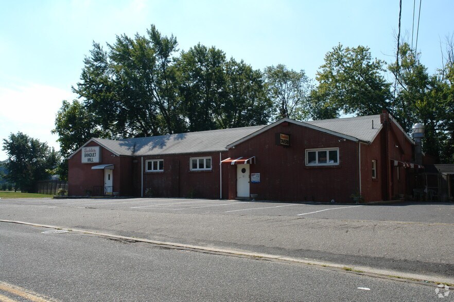 279 Johnsons Ln, Parlin, NJ 08859