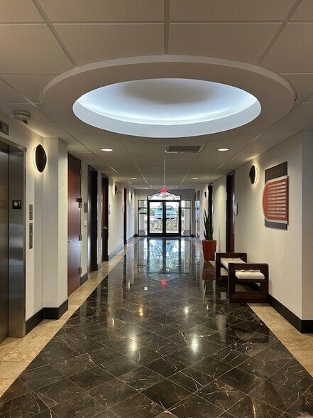 11719 Bee Caves Rd, Austin, TX for lease - Interior Photo - Image 2 of 5