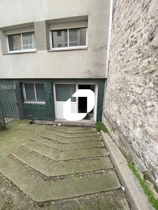 Office in Paris for lease Building Photo- Image 1 of 2