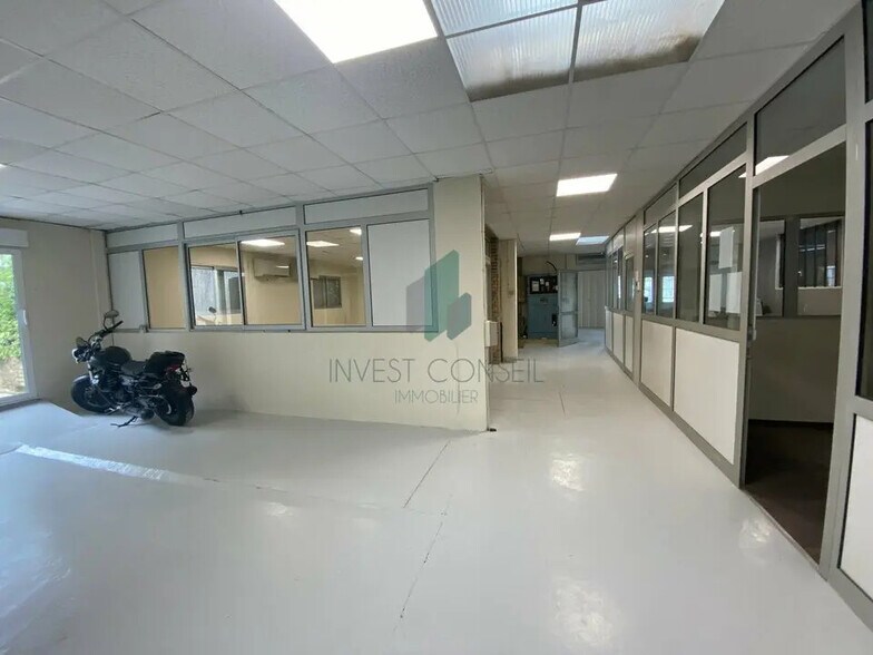 Flex in Éragny for lease - Building Photo - Image 3 of 10