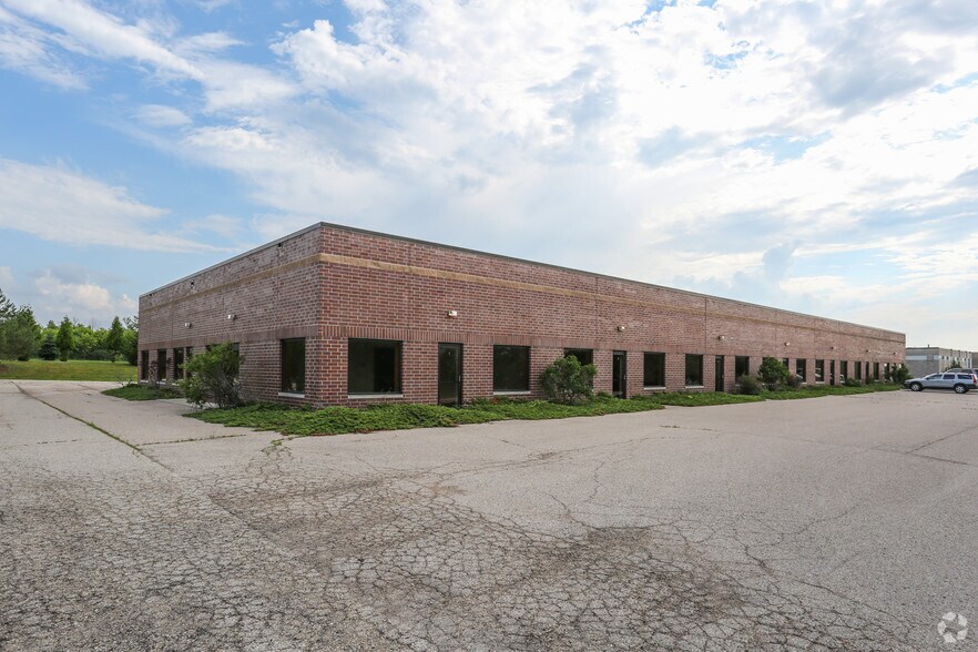 560 W Technology Way, Saukville, WI for sale - Primary Photo - Image 1 of 1