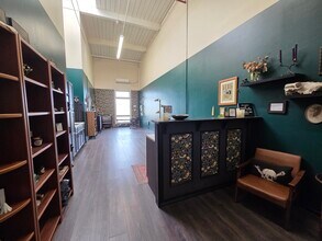 2195 Hyacinth St NE, Salem, OR for lease Interior Photo- Image 2 of 6