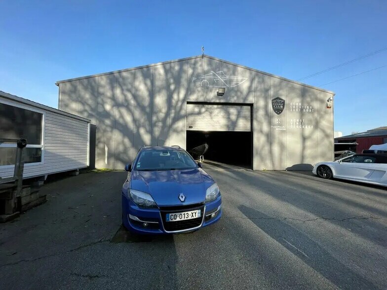 Industrial in Saint-Avé for lease - Building Photo - Image 1 of 3