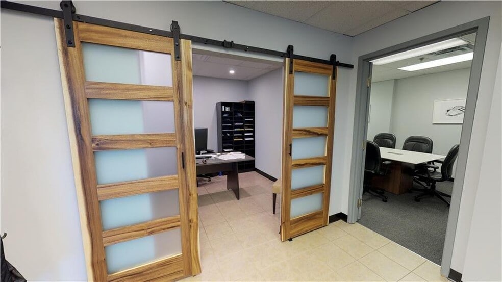 1275 Rymal Rd E, Hamilton, ON for sale - Interior Photo - Image 1 of 1