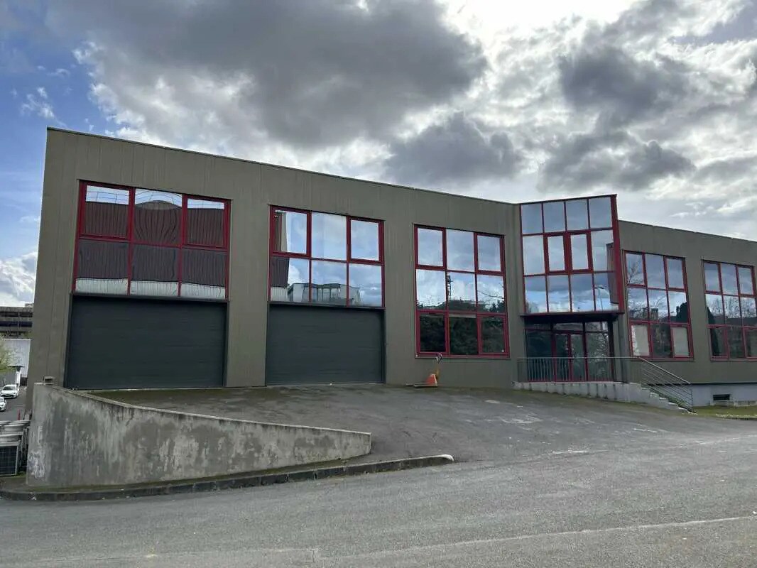 Flex in Créteil for lease Building Photo- Image 1 of 15