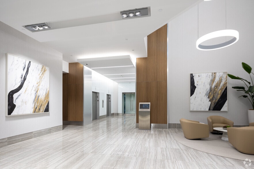 21550 Oxnard St, Woodland Hills, CA for lease - Lobby - Image 2 of 5