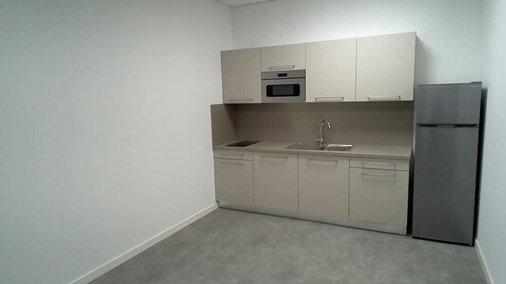 756 Avenue Emile Bodin, La Ciotat for sale - Interior Photo - Image 3 of 6