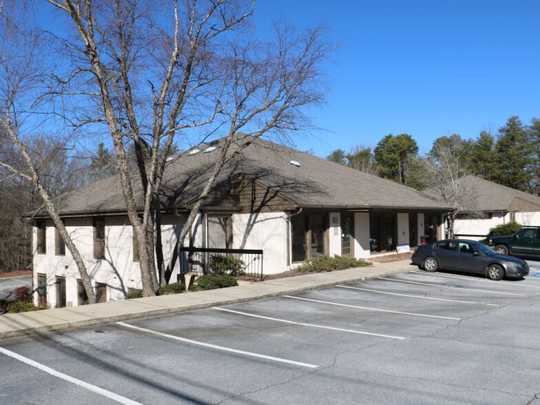 554 Memorial Drive Ext, Greer, SC for sale - Building Photo - Image 2 of 21