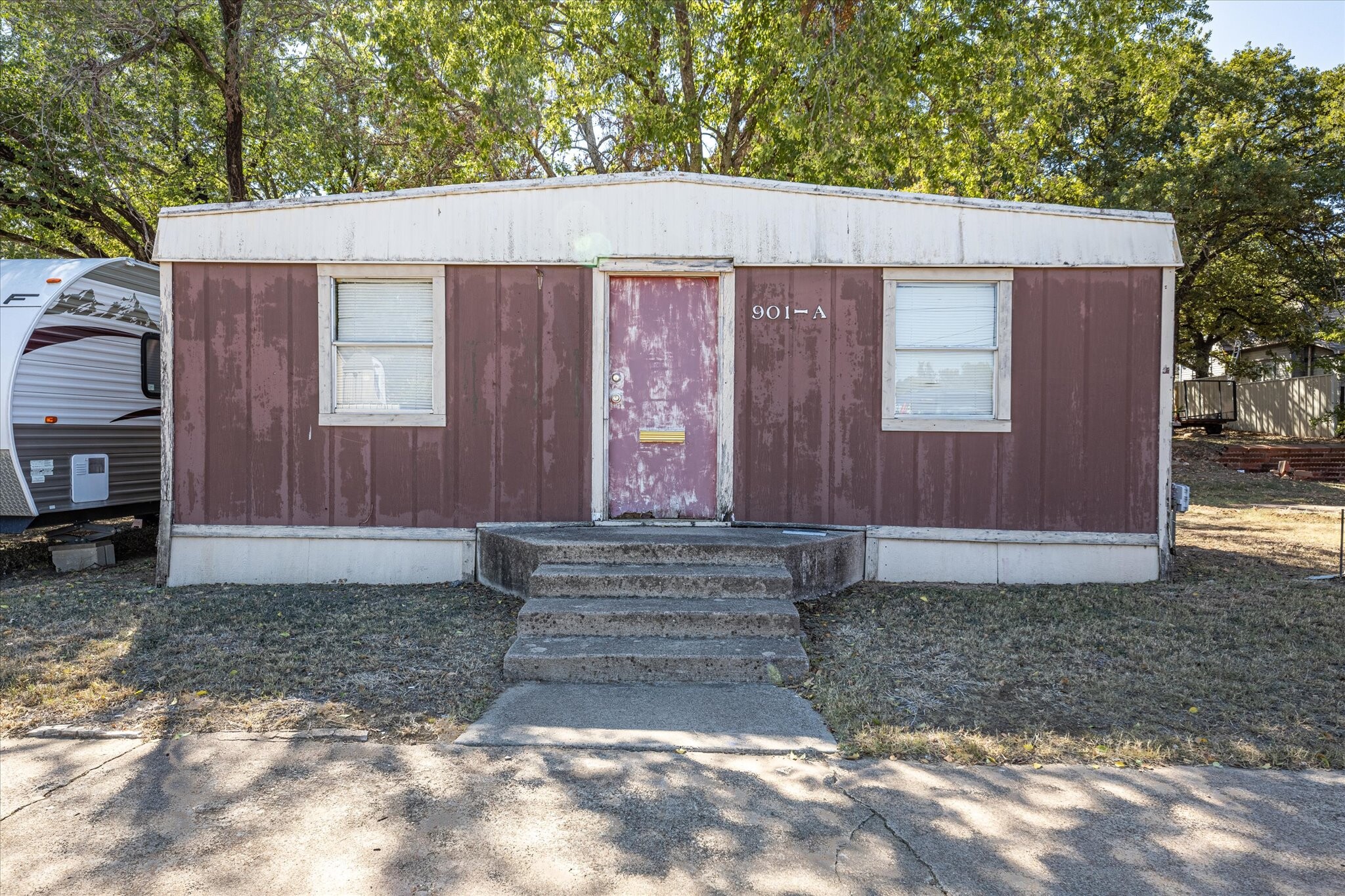 901 W Hubbard St, Mineral Wells, TX for lease Building Photo- Image 1 of 5