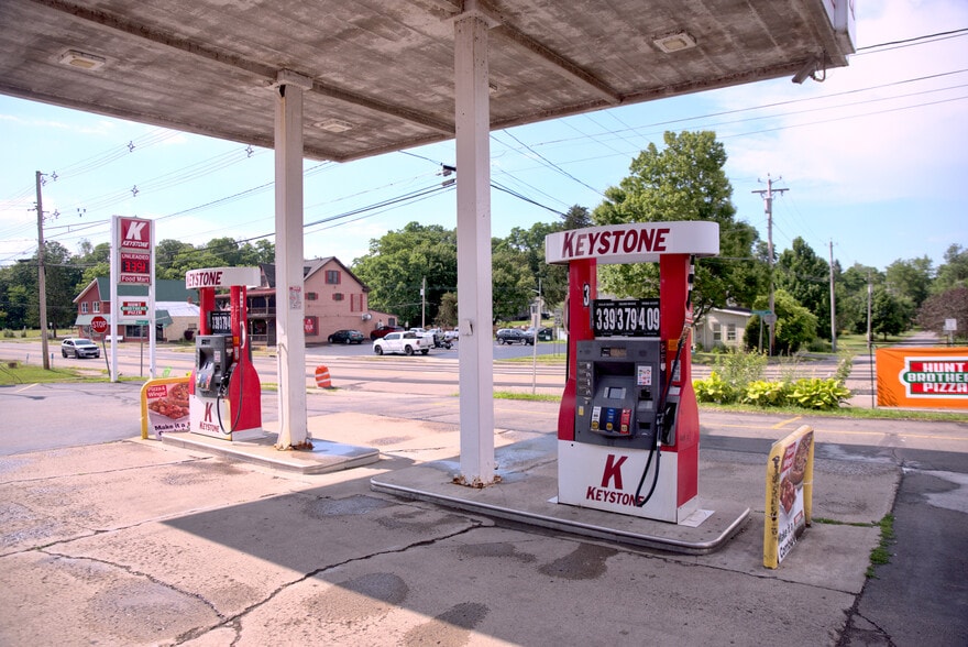 High-Cash Flow Retail Portfolio portfolio of 2 properties for sale on LoopNet.com - Building Photo - Image 3 of 13