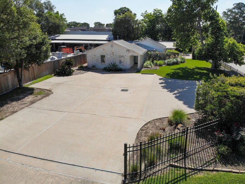 2012 Hoskins Dr, Houston, TX for sale - Aerial - Image 3 of 14