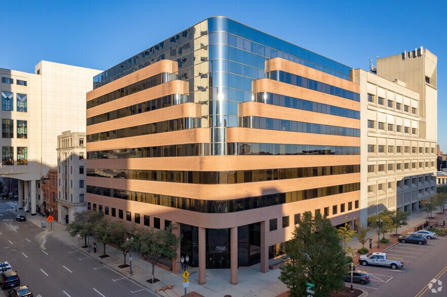 201 N Washington Sq, Lansing, MI for sale - Primary Photo - Image 1 of 1