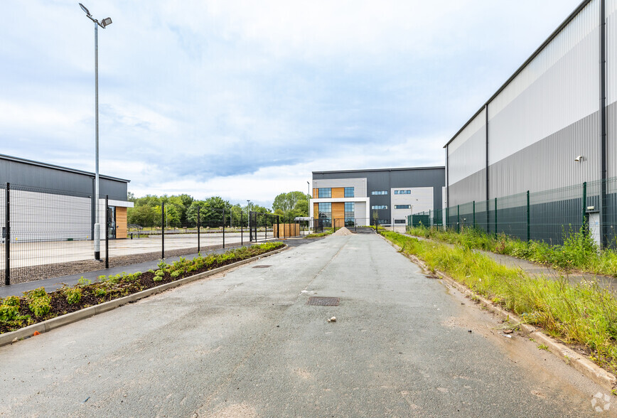 New Bridge Rd, Ellesmere Port for lease - Building Photo - Image 2 of 5