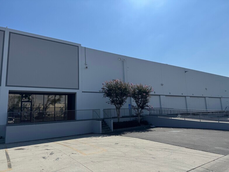 15050-15066 Shoemaker Ave, Santa Fe Springs, CA for lease - Building Photo - Image 1 of 11