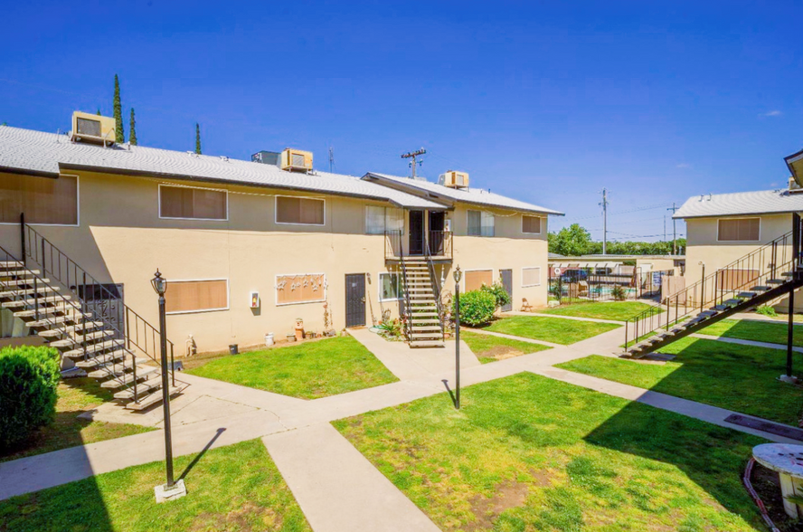 Vista Del Loma Apartments portfolio of 3 properties for sale on LoopNet.com - Building Photo - Image 1 of 7