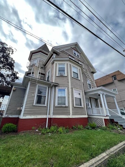 260 Lonsdale Ave, Pawtucket, RI for sale - Primary Photo - Image 1 of 1