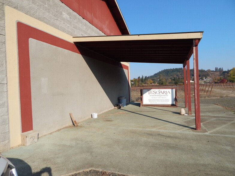 707 Hess Ln, Roseburg, OR for lease - Building Photo - Image 3 of 14