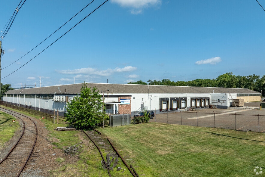 19-05 Nevins Rd, Fair Lawn, NJ for sale - Building Photo - Image 1 of 1