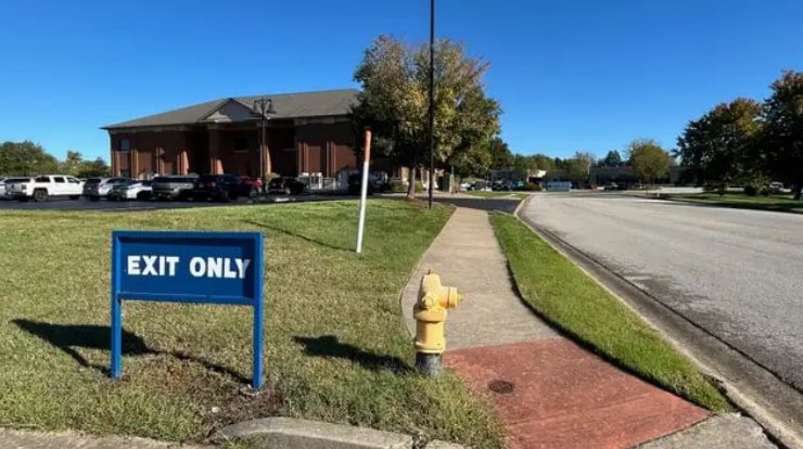3108 Blackiston Mill Rd, New Albany, IN for sale - Building Photo - Image 3 of 19