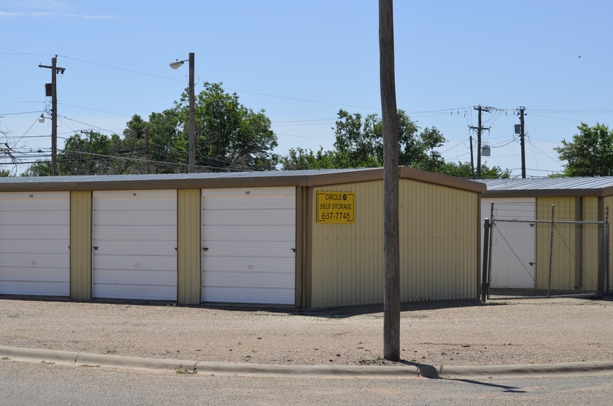 412 N 5th St, Brownfield, TX 79316