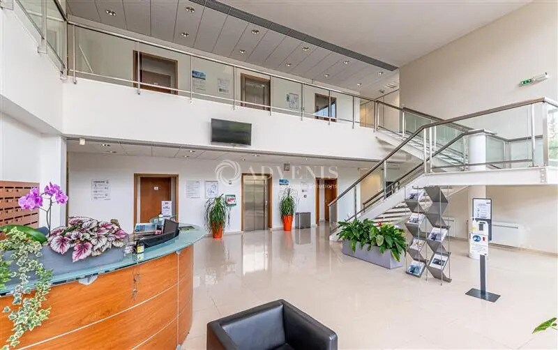 Office in Serris for sale - Lobby - Image 2 of 5