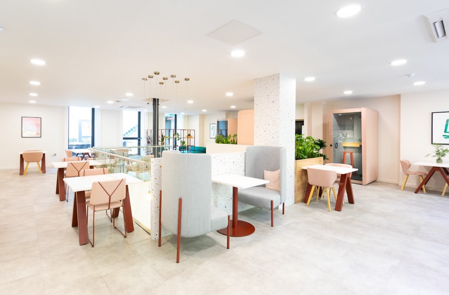 15-17 Alfred Pl, London for lease - Interior Photo - Image 2 of 12