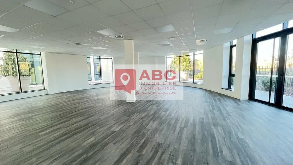Office in Mauguio for lease - Interior Photo - Image 1 of 4