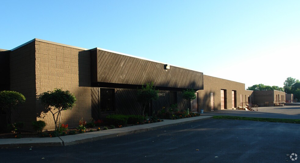 6075 E Molloy Rd, Mattydale, NY for sale - Primary Photo - Image 1 of 1