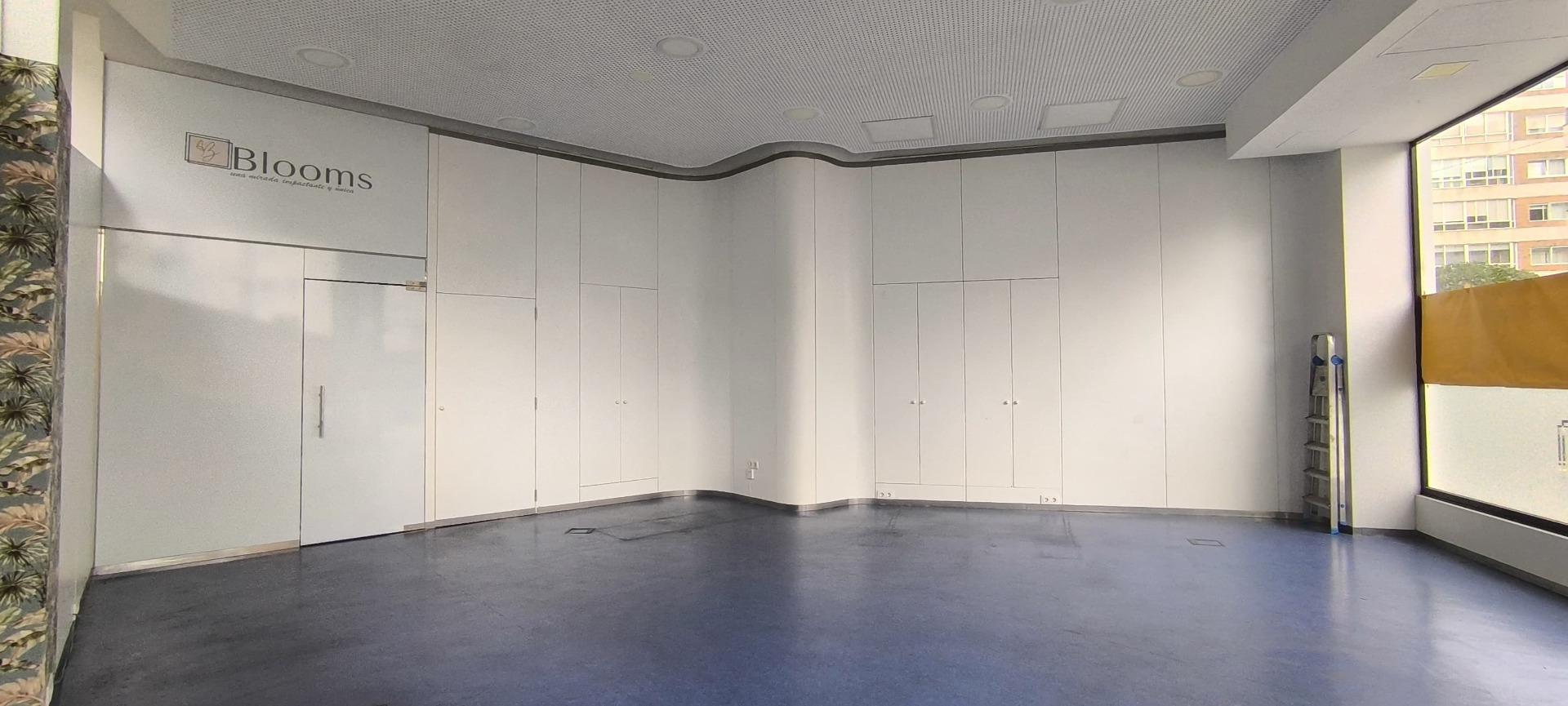 Retail in Vigo, Pontevedra for lease Interior Photo- Image 1 of 13