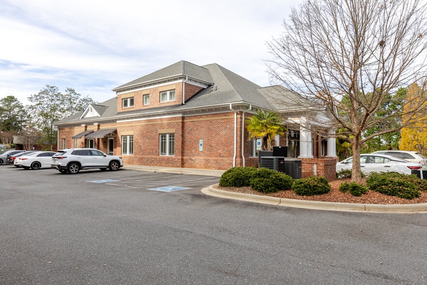 1069 Bayshore Dr, Rock Hill, SC for lease - Building Photo - Image 2 of 9