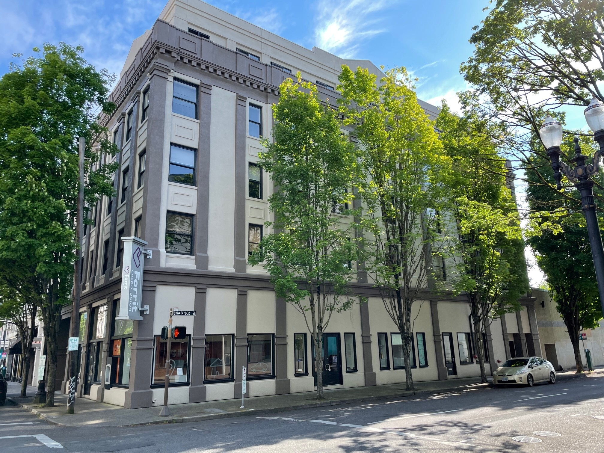 838-842 SW 1st Ave, Portland, OR for lease Building Photo- Image 1 of 9