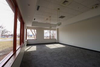 1240-1260 Barclay Blvd, Buffalo Grove, IL for lease Interior Photo- Image 2 of 15