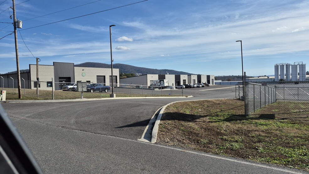 899 Blacksnake Rd, Hot Springs National Park, AR for lease - Building Photo - Image 3 of 17