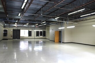 620-630 Tollgate Rd, Elgin, IL for lease Interior Photo- Image 2 of 3