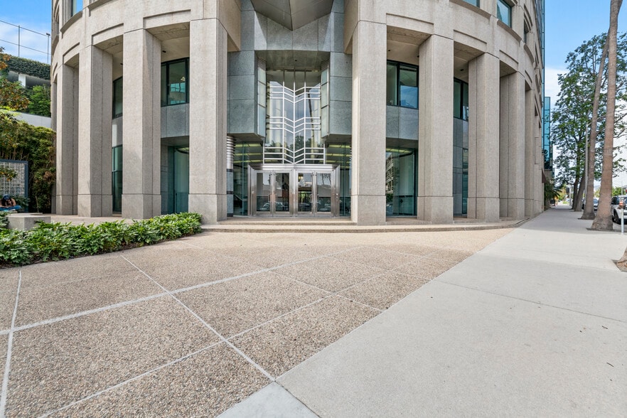 11400 W Olympic Blvd, Los Angeles, CA for lease - Building Photo - Image 2 of 6